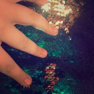 I’m selling this sequence Pillow